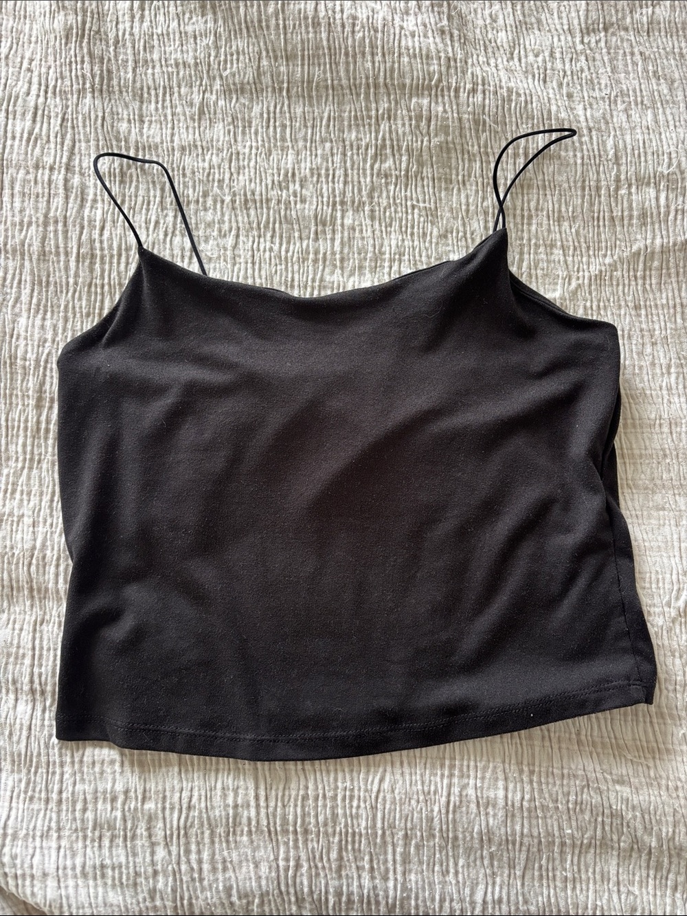 gaze Black Spaghetti-Strap Cropped Cami